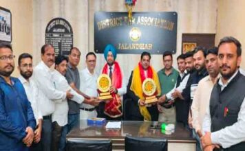 श्री राम सेना संगठन ने डिस्ट्रिक्ट बार एसोसिएशन के नवनियुक्त प्रधान रतन दुआ और सचिव अमरिंदर थिंद को सम्मानित किया