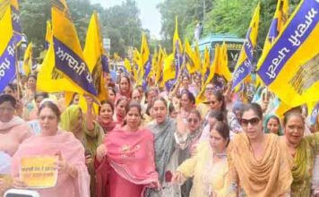 अकाली दल के कार्यालय में बुजुर्ग दलित महिला के साथ मारपीट के खिलाफ आप महिला विंग ने समराला में किया जोरदार विरोध प्रदर्शन
