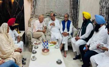 मोहिन्द्र भगत के घर पहुंचे मनीष सिसोदिया, चुन्नी लाल भगत के निधन पर जताया शोक