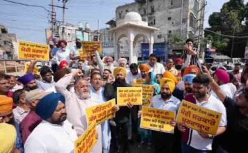 यूपीआई पर अतिरिक्त चार्ज के खिलाफ जालंधर और पठानकोट में आप का प्रदर्शन, आप कार्यकर्ताओं ने मोदी सरकार के खिलाफ नारे लगाए, फूंका पुतला